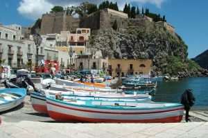 1023px-Lipari_Sizilien_Hafen